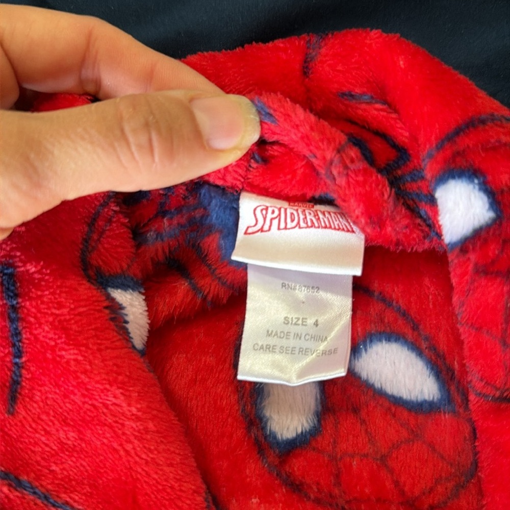 Red Spider-Man Fleece Robe - Picture 2 of 3